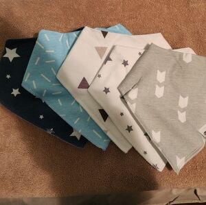 🎉 5 Brand New Toddler Drool Bibs